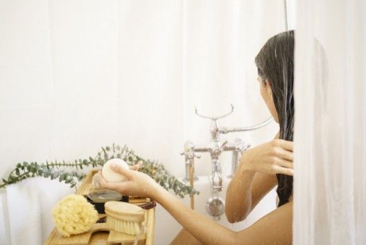 Does shampoo without sulphates remove oils and silicone from hair?