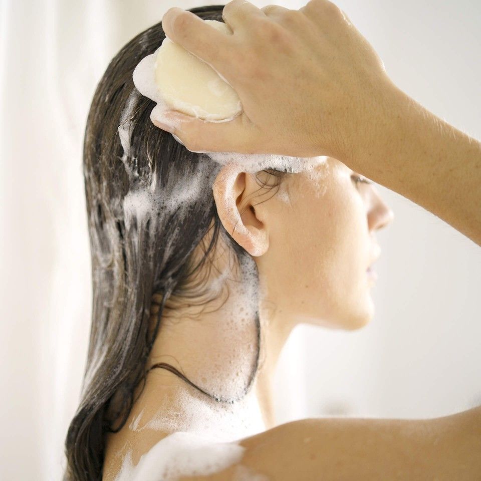 Shampoing solide pour tous types de cheveux 